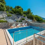 Apartament Borna *